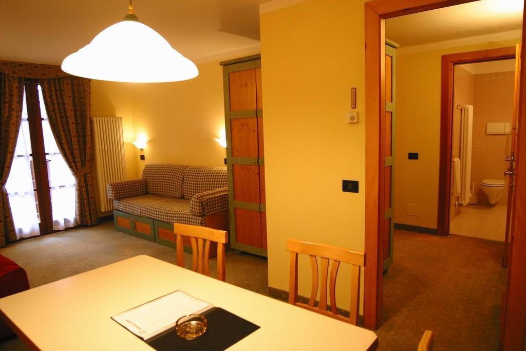 Nevesole Folgarida Resort Aparthotel Cameră foto